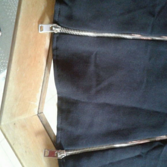 This gorgeous Shasa top is NWT! - Picture 4 of 4